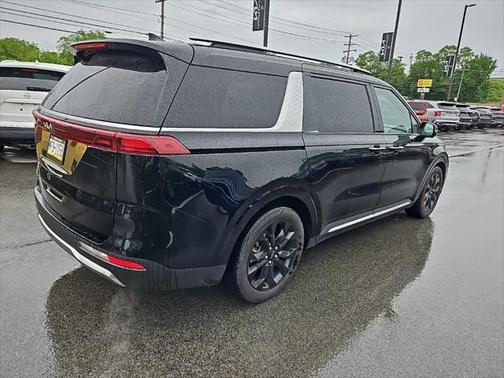 2024 Kia Carnival SX