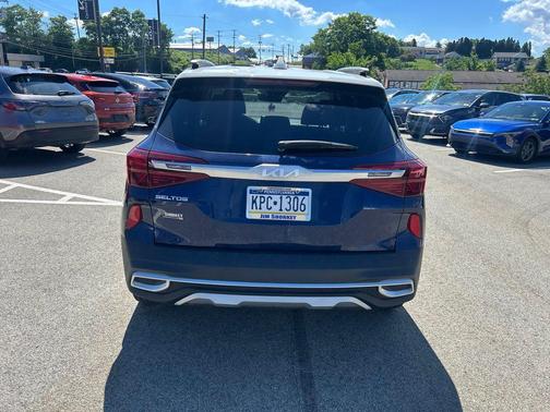 Dark Ocean Blue/White Roof 2023 Kia Seltos S