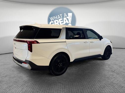 Snow White Pearl 2026 Kia Carnival LXS