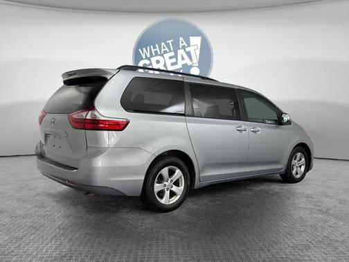 2016 Toyota Sienna LE