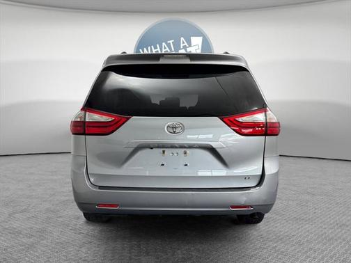 2016 Toyota Sienna LE