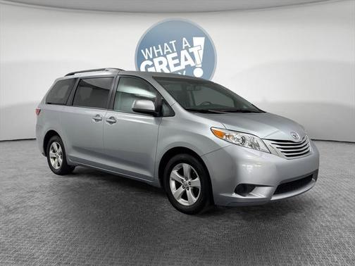 2016 Toyota Sienna LE