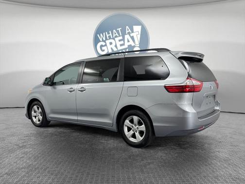 2016 Toyota Sienna LE