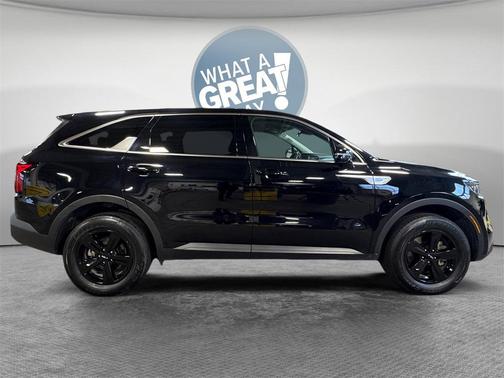 2022 Kia Sorento LX
