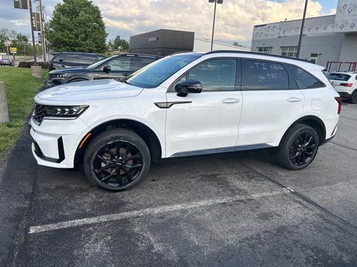 Glacial White Pearl 2023 Kia Sorento SX