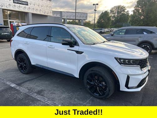 Glacial White Pearl 2023 Kia Sorento SX