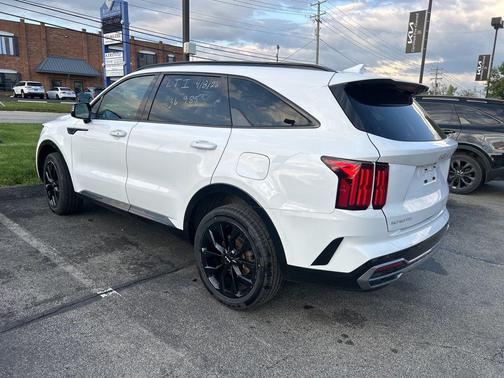 Glacial White Pearl 2023 Kia Sorento SX