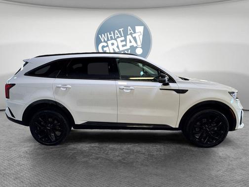 Glacial White Pearl 2023 Kia Sorento SX