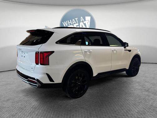 Glacial White Pearl 2023 Kia Sorento SX