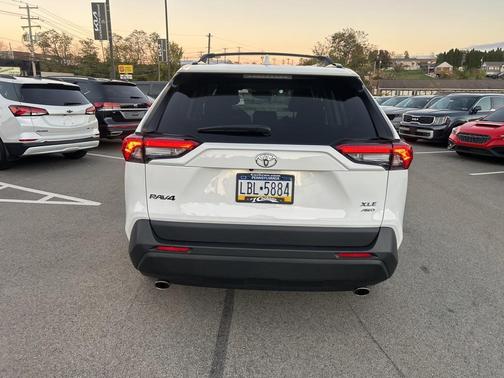 2023 Toyota RAV4 XLE