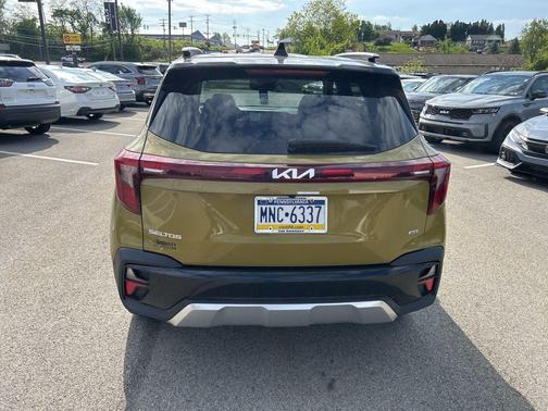 Valais Green/Black Roof 2024 Kia Seltos S