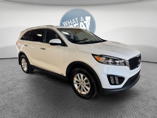 Snow White Pearl 2016 Kia Sorento LX