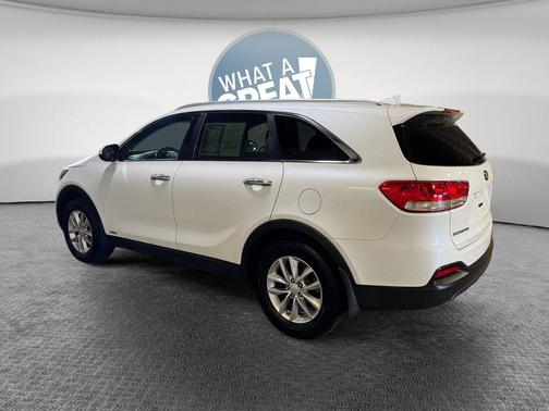 Snow White Pearl 2016 Kia Sorento LX