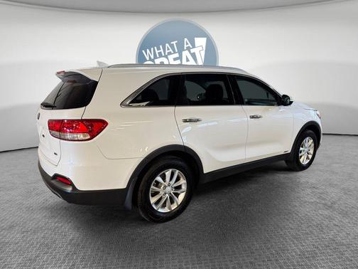 Snow White Pearl 2016 Kia Sorento LX