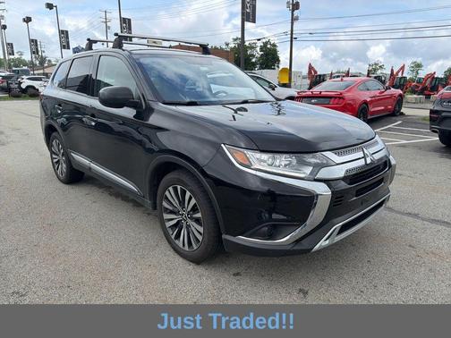 Labrador Black Metallic 2020 Mitsubishi Outlander ES S-AWC
