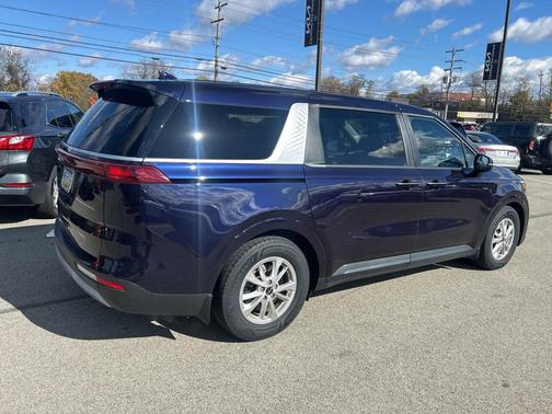 2023 Kia Carnival LX