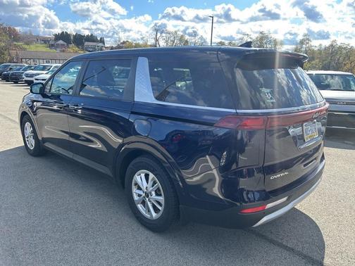 2023 Kia Carnival LX