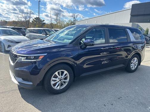 2023 Kia Carnival LX