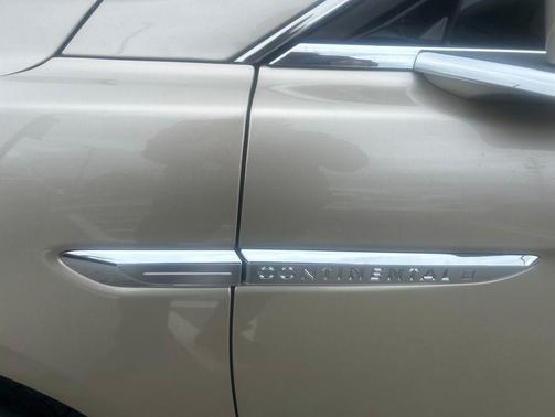 White Gold Metallic 2017 Lincoln Continental Reserve