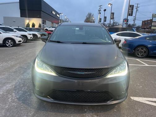2020 Chrysler Pacifica Hybrid Touring L
