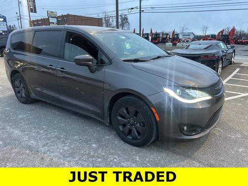 2020 Chrysler Pacifica Hybrid Touring L