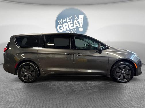 2020 Chrysler Pacifica Hybrid Touring L