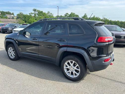 Brilliant Black Crystal Pearlcoat 2015 Jeep Cherokee Trailhawk