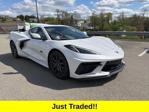 White Pearl Metallic Tricoat 2023 Chevrolet Corvette Stingray w/3LT