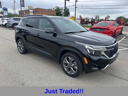 Fusion Black 2024 Kia Seltos S
