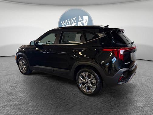 Fusion Black 2024 Kia Seltos S