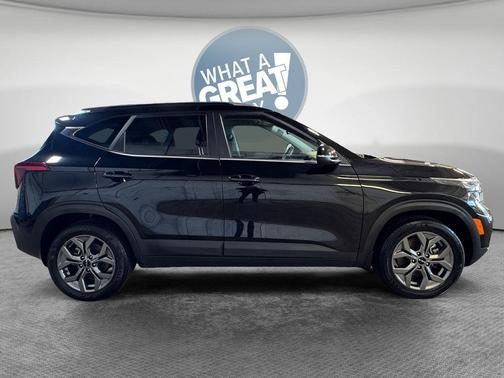 Fusion Black 2024 Kia Seltos S