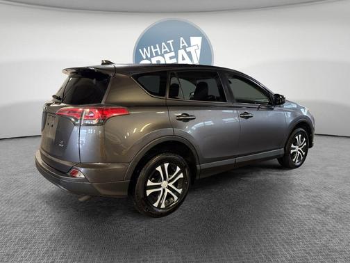 Magnetic Gray Metallic 2018 Toyota RAV4 LE