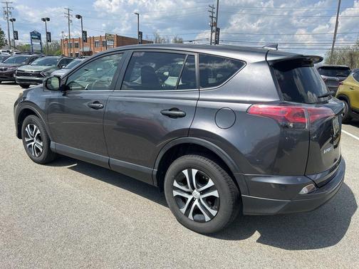 Magnetic Gray Metallic 2018 Toyota RAV4 LE