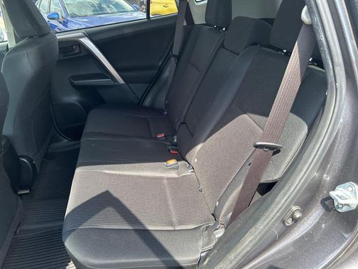 Magnetic Gray Metallic 2018 Toyota RAV4 LE