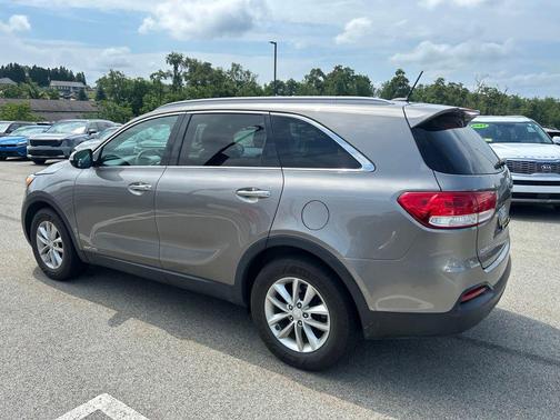 Titanium Silver 2017 Kia Sorento LX