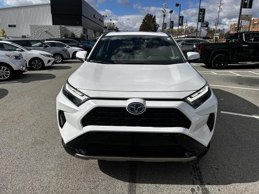 2023 Toyota RAV4 Hybrid SE