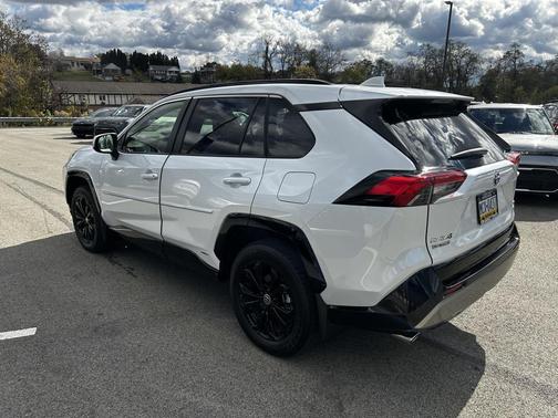 2023 Toyota RAV4 Hybrid SE