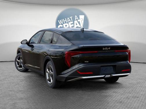 Aurora Black Pearl 2026 Kia K4 LXS