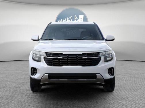 Snow White Pearl 2026 Kia Seltos LX