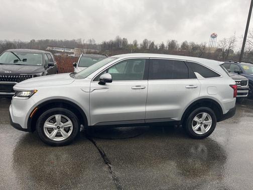 2022 Kia Sorento LX
