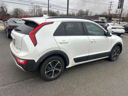 2023 Kia Niro LX