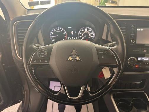 2017 Mitsubishi Outlander ES