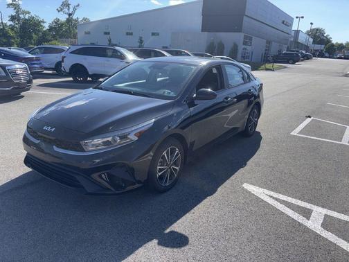 Aurora Black 2024 Kia Forte LXS