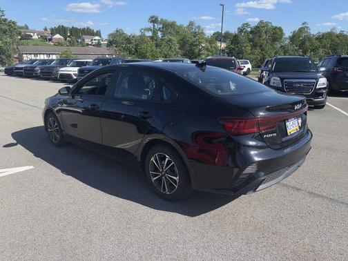 Aurora Black 2024 Kia Forte LXS
