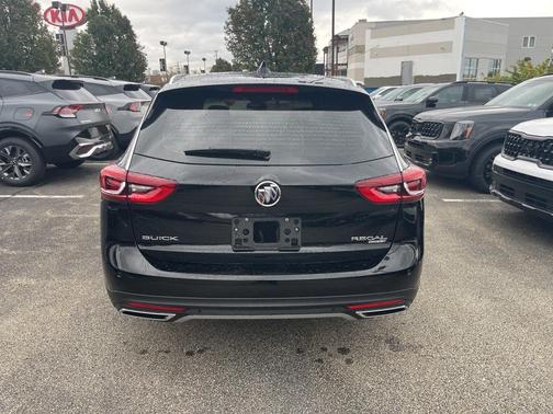 2018 Buick Regal TourX Essence