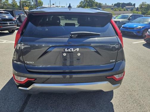 2023 Kia Niro SX