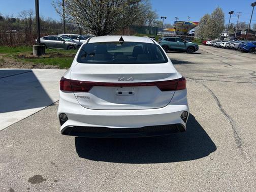 Snow White Pearl 2024 Kia Forte LXS