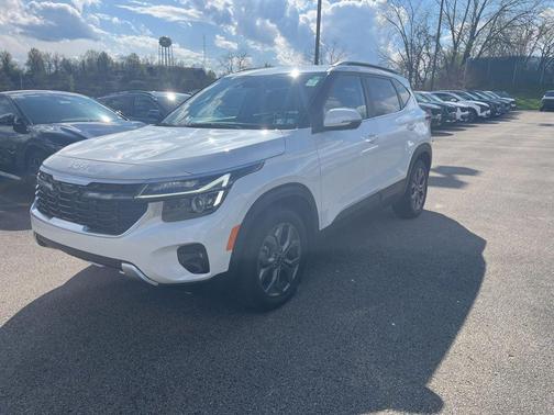 Snow White Pearl 2024 Kia Seltos S