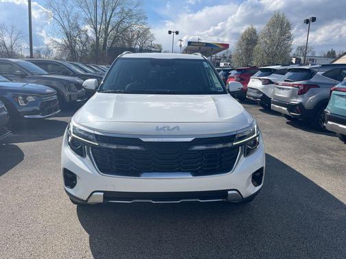 Snow White Pearl 2024 Kia Seltos S