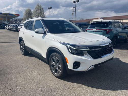 Snow White Pearl 2024 Kia Seltos S